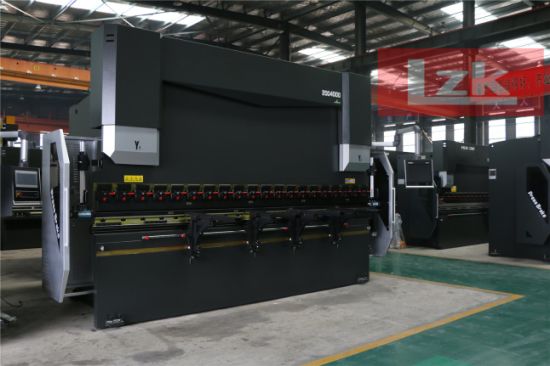 Da58t 2D برمجة CNC 200tonx4000mm آلة طي الألواح الفولاذية